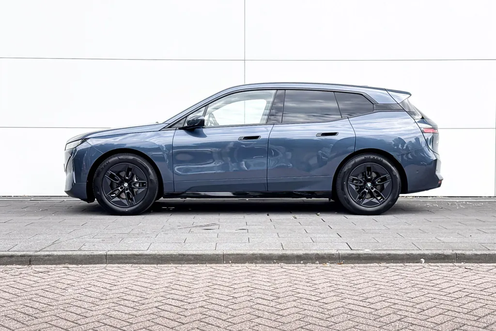 BMW iX xDrive45 101 kWh