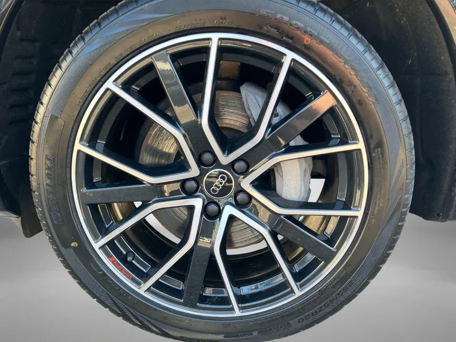 Audi Q5 Sportback 50 TFSIe 220kW/299PK S Line · Panoramadak · Camera · Apple/Android Car Play · Stoelverwarming · Drive select · Leder/stof