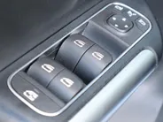 Mercedes-Benz B-Klasse 180 Business Solution AMG l Keyless l Achteruitrij camera l Stoelverwarming