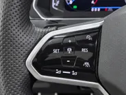 Volkswagen Tiguan 1.5 TSI 150pk DSG R-Line · Panoramadak · Camera · Trekhaak · Harman Kardon Sound  · Apple/Android Car Play · Keyless · Matrix LED · Stuur- & Stoelverwarming ·