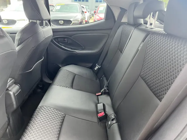 Mazda 2 Hybrid 1.5 Select AUTOMAAT | TREKHAAK | FULL HYBRID | A.CAMERA | HEAD-UP DISPLAY | STOEL- en STUURVERWARMING | APPLE CARPLY/ANDROID AUTO |
