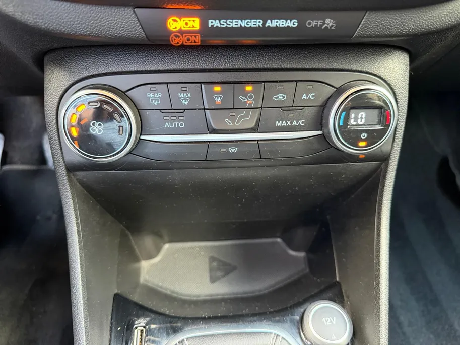 Ford Fiesta 1.0 EcoBoost Titanium | Dealer onderhouden | 1e eigenaar | Adapt. Cruise control | Parkeersensoren voor en achter | Achteruitrijcamera | Trekhaak | Navigatie | Apple carplay & Android auto | Voorruitverwarming | Privacy glas | Bovag garantie |