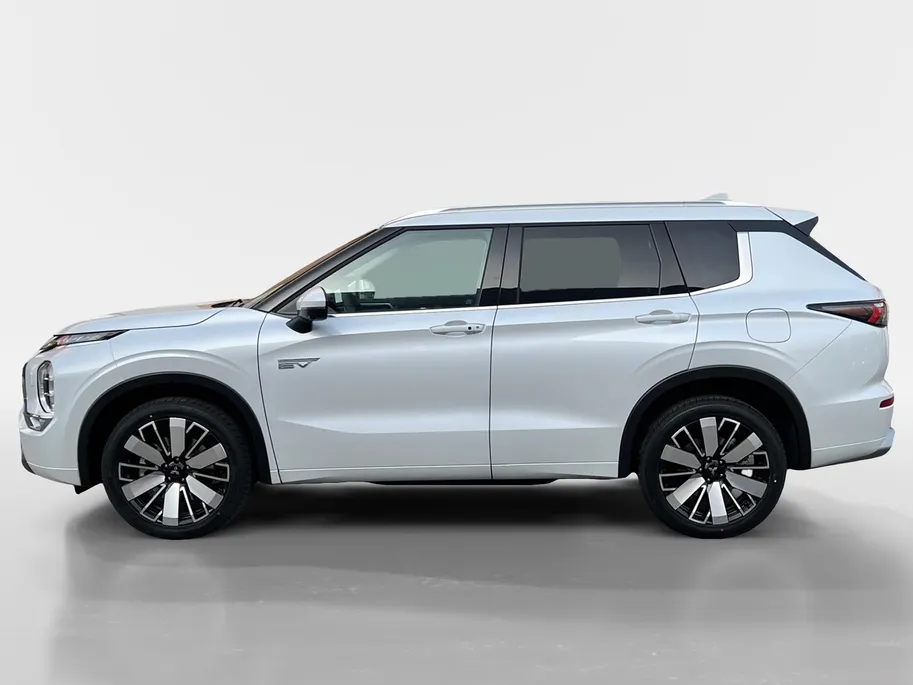 Mitsubishi Outlander 2.4 PHEV Instyle € 5.000 euro korting eigen voorraad| 8 jaar garantie| Snel leverbaar | Totaalprijs op is op.m26