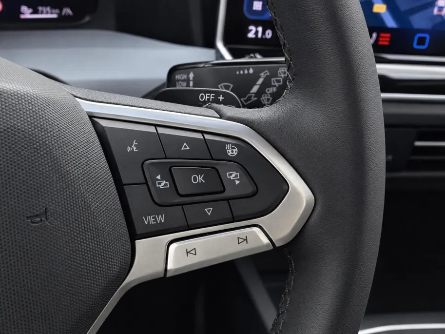Volkswagen Golf 1.5 eHybrid Life Edition Panoramadak · Achteruitrijcamera · Draadloze telefoonlader · Stuur- & Stoelverwarming