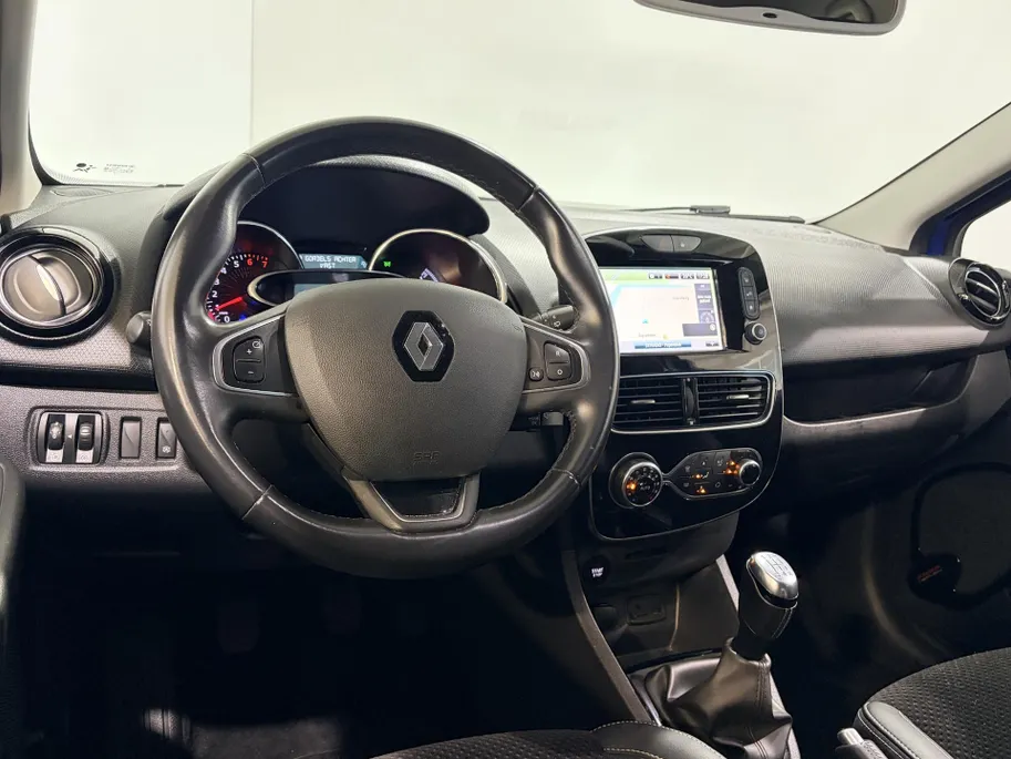 Renault Clio 90PK TCe Intens | Camera | Parkeersensoren | Lichmetalen Velgen | Climate Control | Cruise Control | Licht & Regensenor | Armsteun | Full LED | Keyless Entry |