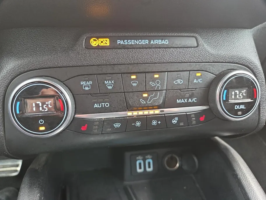 Ford Focus 1.0 EcoBoost ST-Line X Business | Automaat | Carplay | camera | Zeer nette auto | Full LED | Trekhaak | Technology Pack | Winter Pack | 12 Maanden Bovag Garantie |