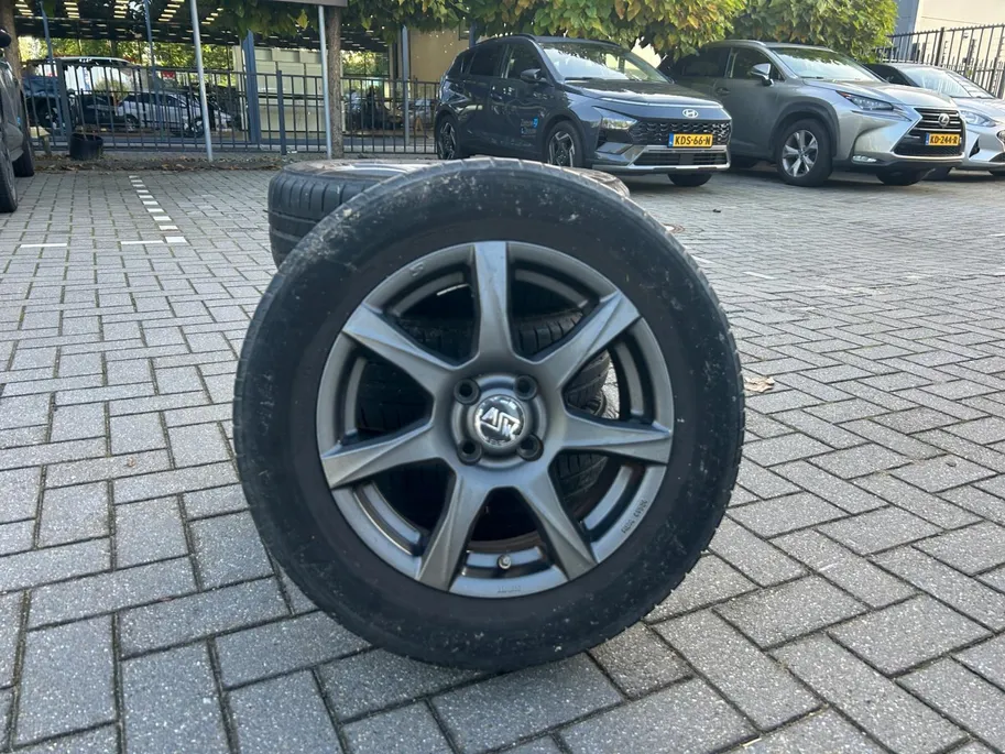 Hyundai i20 1.0 T-GDI i-Motion INCL. EXTRA VELGENSET! Nu RIJKLAARPRIJS incl. 12 Maanden garantie! Premiumpakket gratis!