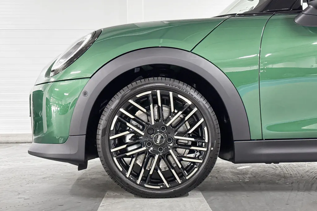 MINI Cooper 3-deurs C Favoured