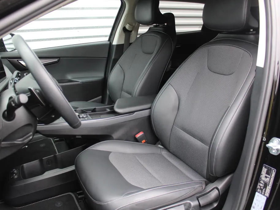 Kia EV6 Light Edition 63 kWh | Stuur-/stoelverwarming | Camera | 19' LM | LED | Cruise adapt. | Clima | Draadloze telefoonlader | 17% bijtelling |