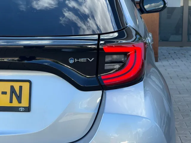Toyota Yaris 1.5 Hybrid 115 Dynamic Limited | Stuur en Stoelverwarming