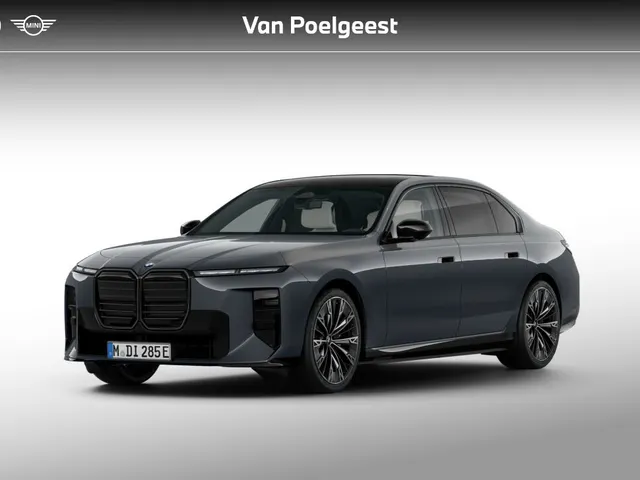 BMW i7