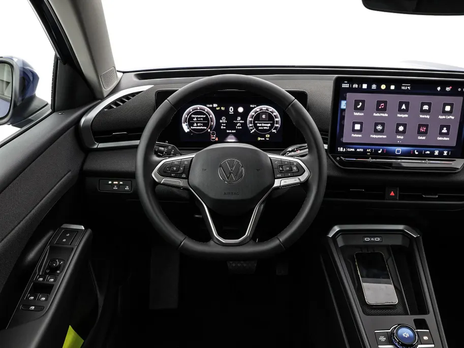 Volkswagen T-Roc Life First Edition 1.5 eTSI 116 PK 7 versn. DSG · Comfort pakket · Achteruitrijcamera ·