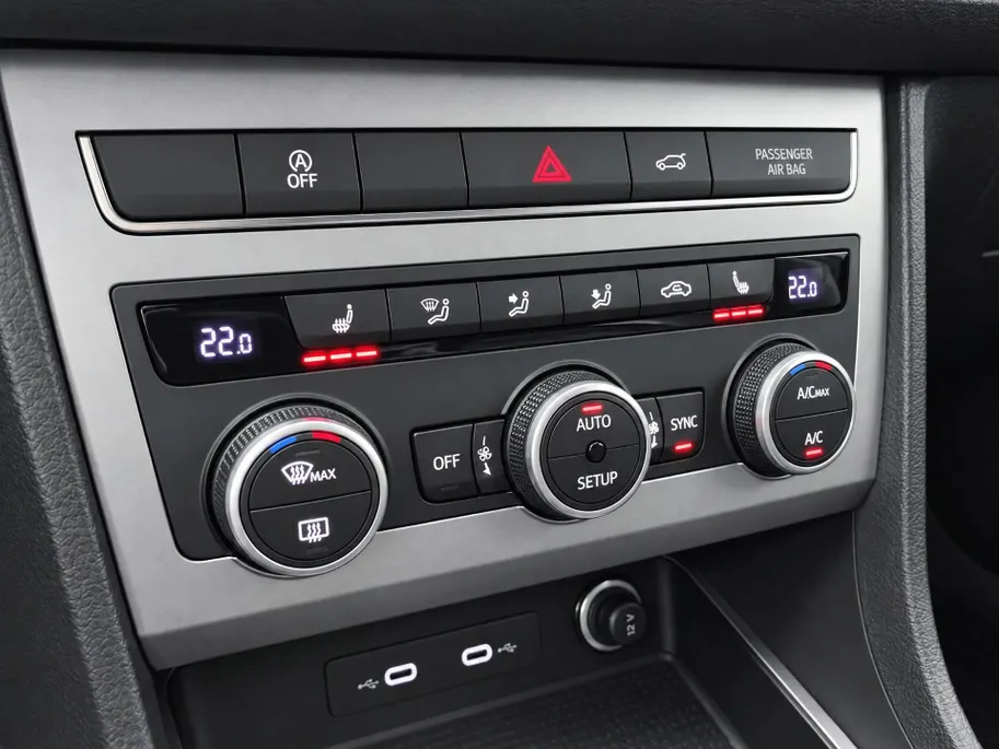 SEAT Ateca 1.5TSI/150PK DSG FR FL · Apple/Android Car Play · Camera + Parkeersensoren · Stoel- & Stuurverwarming · Garantie t/m 22-05-2026