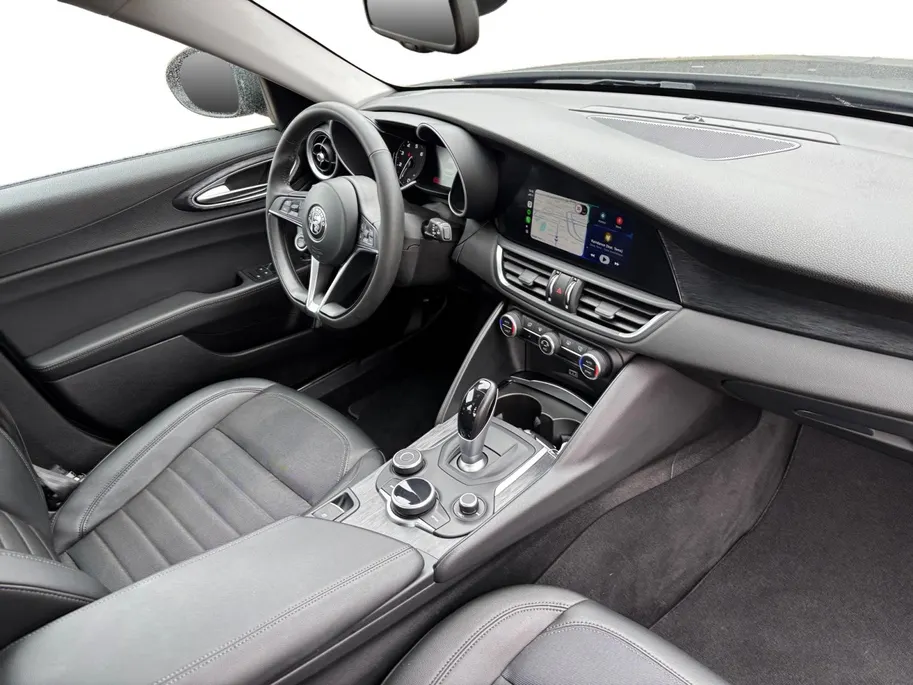 Alfa Romeo Giulia 2.0T B-Tech | 200PK | 19 INCH | AD.CRUISE | CAMERA | STOEL & STUURVERWARMING | CARPLAY |