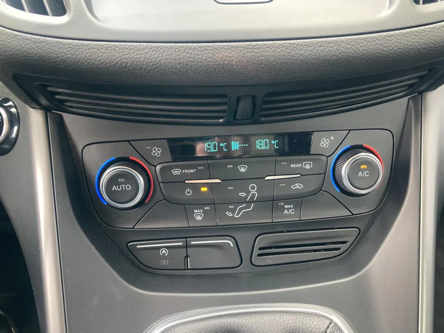 Ford Kuga 1.5 EcoBoost 120 pk Trend Ultimate Groot Navi - Trekhaak - Voorruitverwarming