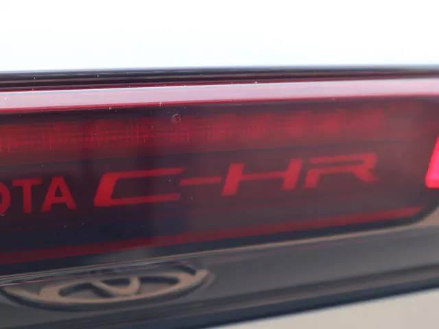 Toyota C-HR 1.8 Hybrid 140 Dynamic | Blindspot | Parkeersensoren V+A