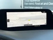 Mazda 3 2.0 e-SkyActiv-G M Hybrid 122 Comfort met Bose | Apple Carplay / Android Auto | Navigatiesysteem | Licht + Regensensor | Elektrisch Verstelbare Bestuurderstoel  | Stoel + Stuurverwarming | Parkeersensoren Voor + Achter | Camera Achter | 18'Lichtmetalen ve