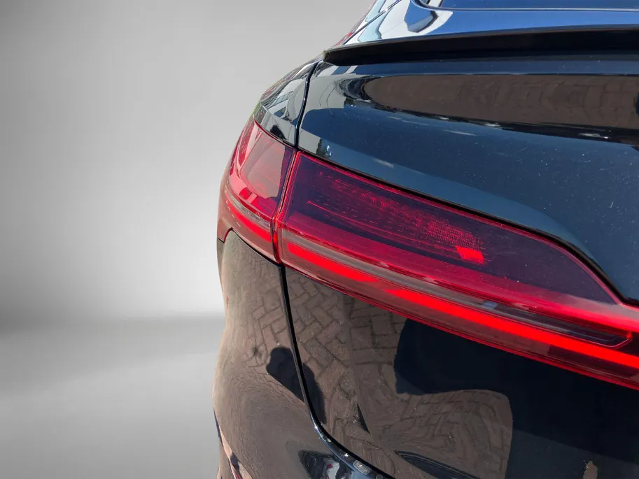 Audi e-tron Sportback 55 quattro S Line 95 kWh 300kW/408PK · Panoramadak · Trekhaak · Camera · Leder · Stoelverwarming · Drive select ·  Garantie t/m 18-10-2027 of 100000km.