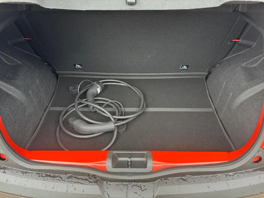 Dacia Spring Expression 65 26.8 kWh *Parkeersensoren*Tel Bluetooth*Cruise Control*| Rijdende demonstratie auto | Vraag naar de juiste kilometerstand |