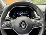Renault Captur 1.6 E-Tech Hybrid 145 Intens Apple Carplay/Android Auto , electronic climate controle , Camera , cruise , tel , lm velgen , parkeersensoren , navi groot scherm .