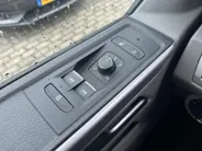 Volkswagen Transporter 2.0 TDI L2H1 28 Bulli | Trekhaak | navigatie | Lederen Bekleding | Imperiaal | Parkeer Camera | Stoelverwarming | Lichtmetalen Velgen |