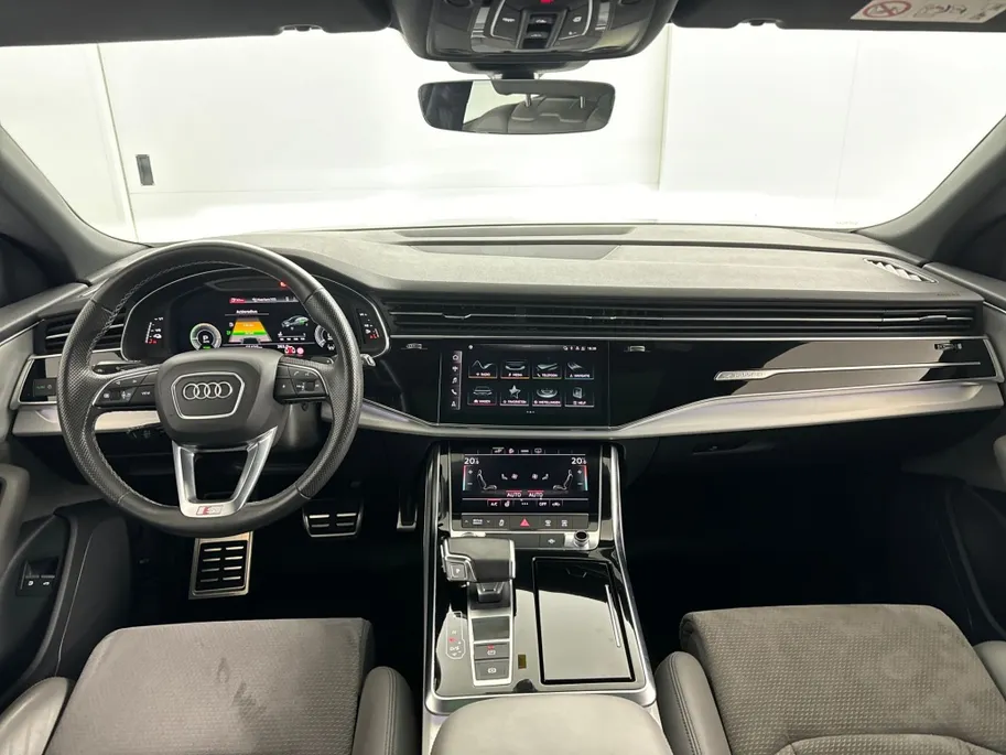 Audi Q8 55 TFSI-e quattro S-Line | Panoramadak | Luchtvering | 21'' L.M. Velgen | SoH 100%