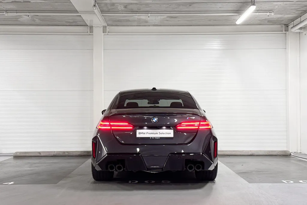BMW M5 Sedan M5