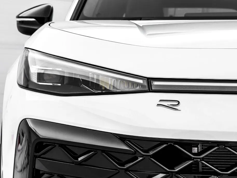 Volkswagen T-Roc R-Line First Edition 1.5 eTSI 150 PK 7 versn. DSG · Electrische achterklep · Achteruitrijcamera · Draadloze telefoonlader · Voorraad OUTLET · Prijs is inclusief inruilpremie ·