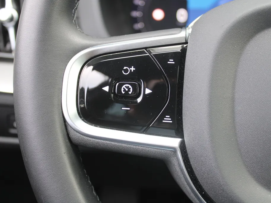 Volvo XC60 2.0 T8 Plug-in hybrid AWD Ultimate Black Edition | Trekhaak elektr. | Luchtvering | Schuifdak | Leer | Geheugenstoelen | B&W audio | Stoelventilatie | Winterset | Zeer nette auto |