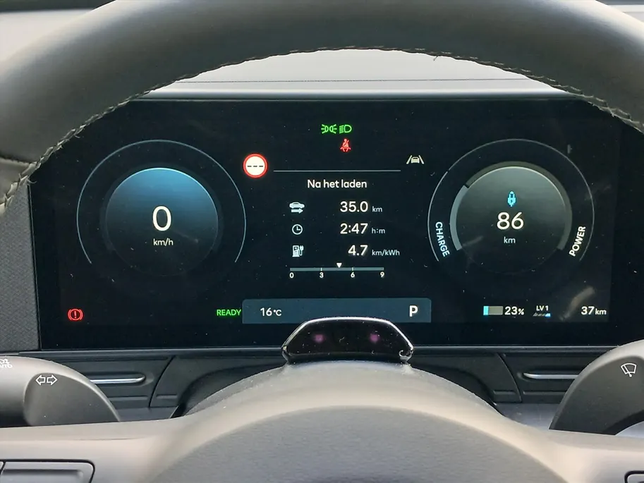 Hyundai Kona 64,8 kWh 204pk Pure Edition + Comfort Pack / DIRECT LEVERBAAR! / Demonstratieauto / 19' velgen!