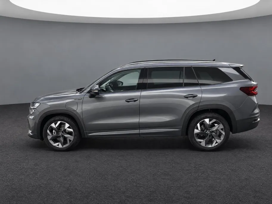 Škoda Kodiaq 1.5 TSI 204pk DSG PHEV Sportline Business · Panoramadak · Wegklapbare Trekhaak · Camera · Elek. Trekhaak · Elek. Voorstoel · 19'' Inch · Garantie t/m 01-07-2030 of 100.000km