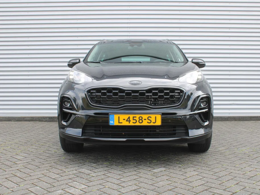 Kia Sportage 1.6 T-GDI Black Edition | Stuur-/stoelverwarming v+a | Schuifdak | Leer | Camera | Elek. achterklep | Cruise | PDC | Navi | 17' LM | Zeer nette auto! |