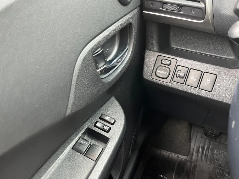 Toyota Verso-S 1.3 VVT-i Dynamic | Achteruitrij Camera | Panorama Dak | Parkeersensoren | Airco | Bluetooth | Hoge Instap | 12 Maanden Bovag Garantie