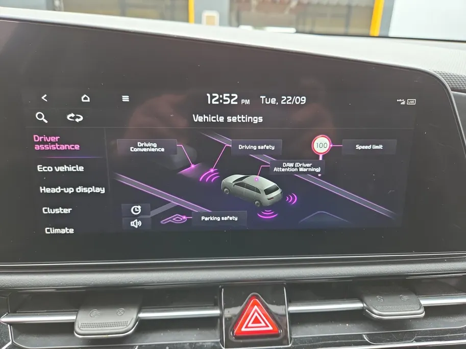 Kia Niro 1.6 GDi Hybrid DynamicPlusLine | Dealer onderhouden | Open dak | Lederen bekleding | Trekhaak | Stoelverwarming | Apple CarPlay & Android Auto | Dodehoek Detectie | Fabrieksgarantie t/m 6-2031 |