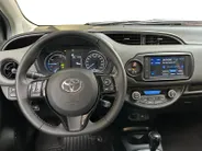 Toyota Yaris 1.5 Hybrid Dynamic | Apple Carplay / Android Auto | Parkeersensoren Voor | Parkeercamera Achter | Lichtsensor + Regensensor | Cruise Control | Rijstrooksensor | 15'Lichtmetalen Velgen