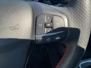Ford Focus 1.0 EcoBoost Hybrid ST Line Vignale automaat 155PK | NL-Auto | Dealer onderhouden | Driver assistancepack | Winterpack | Panoramadak | 18' Lichtmetaal | Adaptive cruisecontrol | Dodehoekdetectie | Leer bekleed |