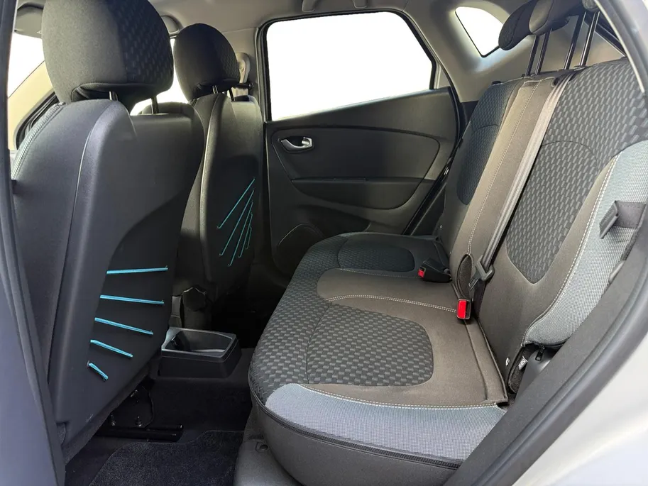 Renault Captur 1.3 TCe Intens | Winterset + Zomerset | Trekhaak | Automaat | Camera | Keyless | LED | Dodehoek | Bluetooth | Navi | Lichtmetalen Velgen | 1 Jaar Bovag Garantie |