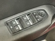 Renault Captur 145PK E-Tech Hybrid Intens Automaat | Trekhaak | All Season Banden | Navi | Camera | Climate Control | Velgens Hoogglans Zwart | Apple CarPlay/Android Auto | Licht & Regen Sensor | Full LED |
