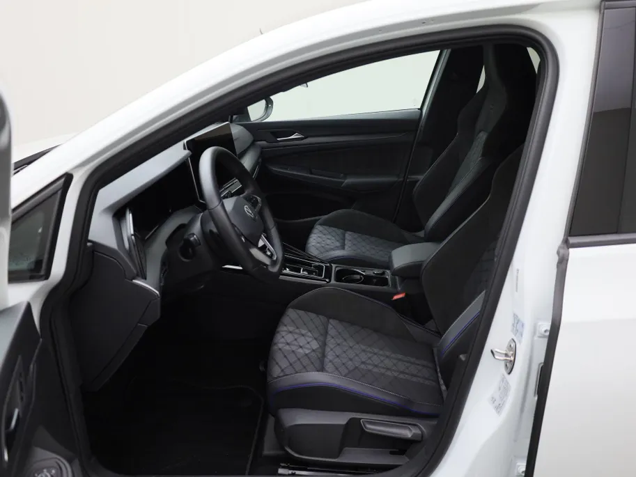 Volkswagen Golf 1.5eTSI/150PK R-Line Black Style DSG · Navigatie · Camera + Parkeersensoren · Apple/Android Car Play · Garantie t/m 18-11-2026  · EXTRA INRUILKORTING ·