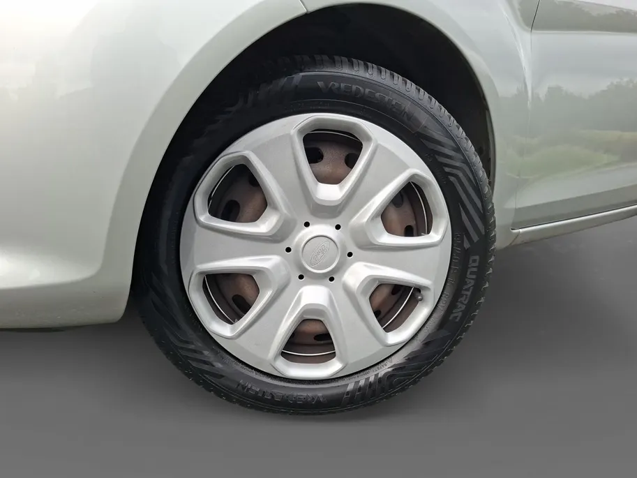 Ford Fiesta 1.25 Limited | Nieuwe Distributieriem bij aflevering | Trekhaak | All weather banden | Radio | Dealer onderhouden | Nieuwe APK | 12maanden BOVAG Garantie |