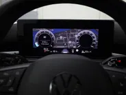 Volkswagen T-Roc 1.5eTsi/150PK R Line First Edition Black Style DSG · Navigatie · 360°Camera + Parkeersensoren · Stoel- & stuurverwarming · Garantie t/m 28-11-2025 · EXTRA INRUILKORTING