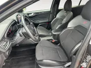 Ford Focus 2.3 EcoBoost ST-3 | 280 PK | Launch control | Recaro stoelen | 19' inch lichtmetalen velgen | Apple carplay & Android auto | Parkeersensor voor en achter | Achteruitrijcamera | Bang & Olufsen audio | Winter pack | Cruise control | Bovag garantie |