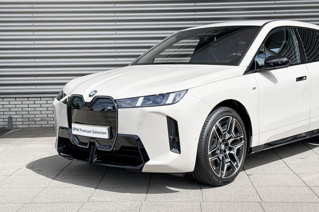 BMW iX xDrive M70 112 kWh