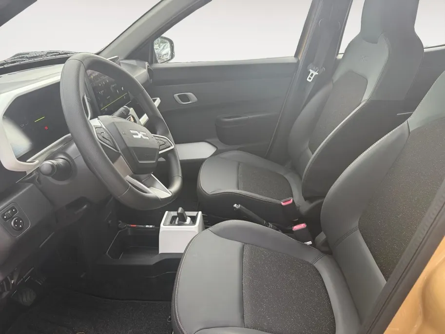 Dacia Spring Extreme 65 26.8 kWh AUTOMAAT AIRCO CAMERA CRUISE CONTROLE APPLE CARPLAY ANDROID AUTO ZEER MOOIE AUTO DEMONSTRATIEAUTO VRAAG NAAR DE KMSTAND