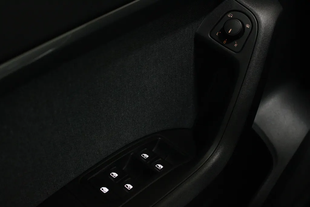SEAT Ateca 1.5 TSI Style Business Intense / NAVIGATIE / CAMERA / APPLE CARPLAY / ANDROID AUTO / FULL LED /