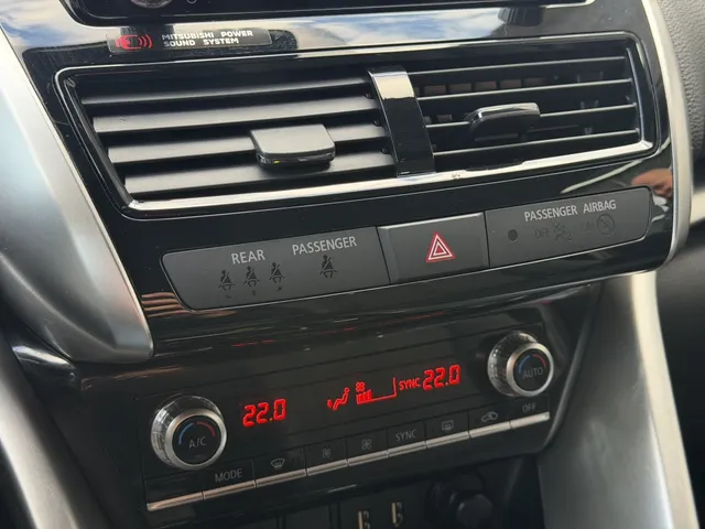 Mitsubishi Eclipse Cross 2.4 PHEV Intense+ | 360 Camera | Dodehoek | Navigatie |