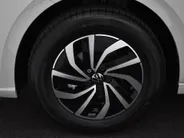 Volkswagen Polo Life Edition 1.0 TSI 95 pk 5 versn. Hand · Achteruitrijcamera ·