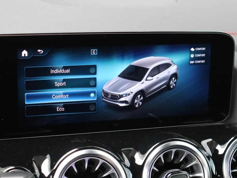 Mercedes-Benz EQA 250 AMG Line 67 kWh l Stoelverwarming l Ambiente lichtpakket l Achteruitrij camera