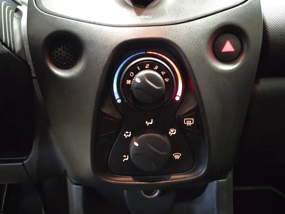 Toyota Aygo 1.0 VVT-i x | Unieke Kilometerstand | 12 maanden BOVAG Garantie |
