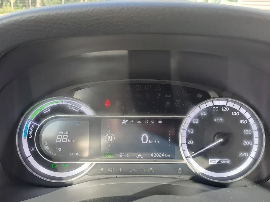 Kia Niro 1.6 GDi Hybrid ExecutiveLine Leer | Automaat | Trekhaak | Navi | Camera | Voorstoelen verwarmd |  stuur verwarmd | Cruise control adaptief
